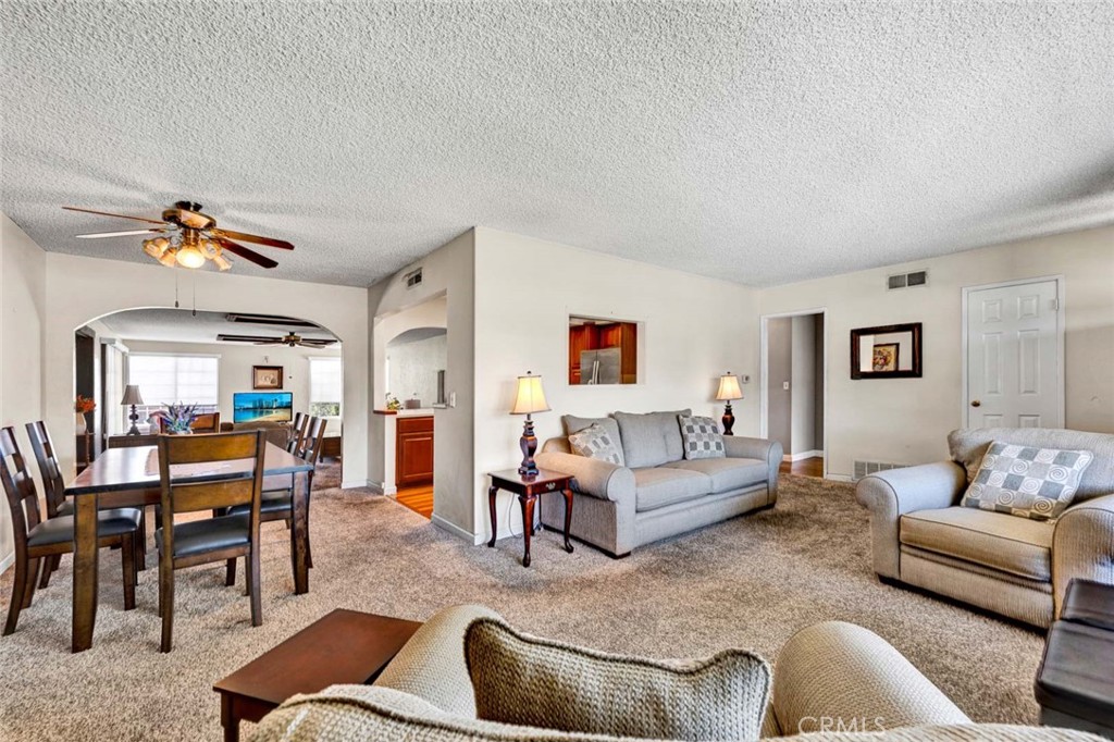3222 W Sunview
