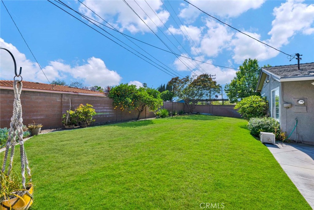 3222 W Sunview