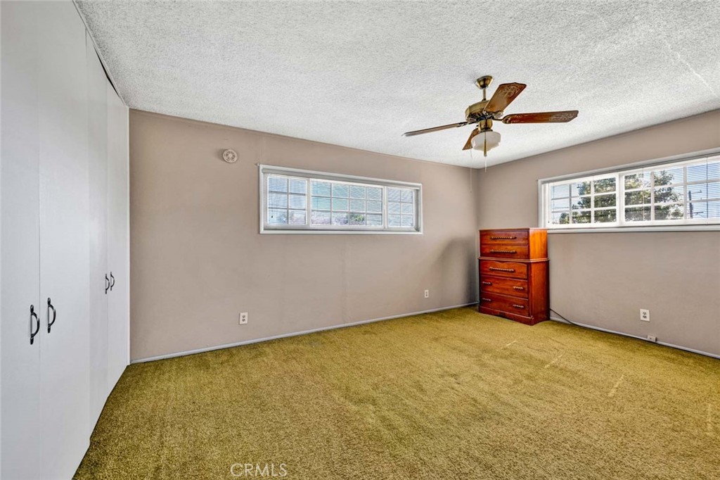 3222 W Sunview