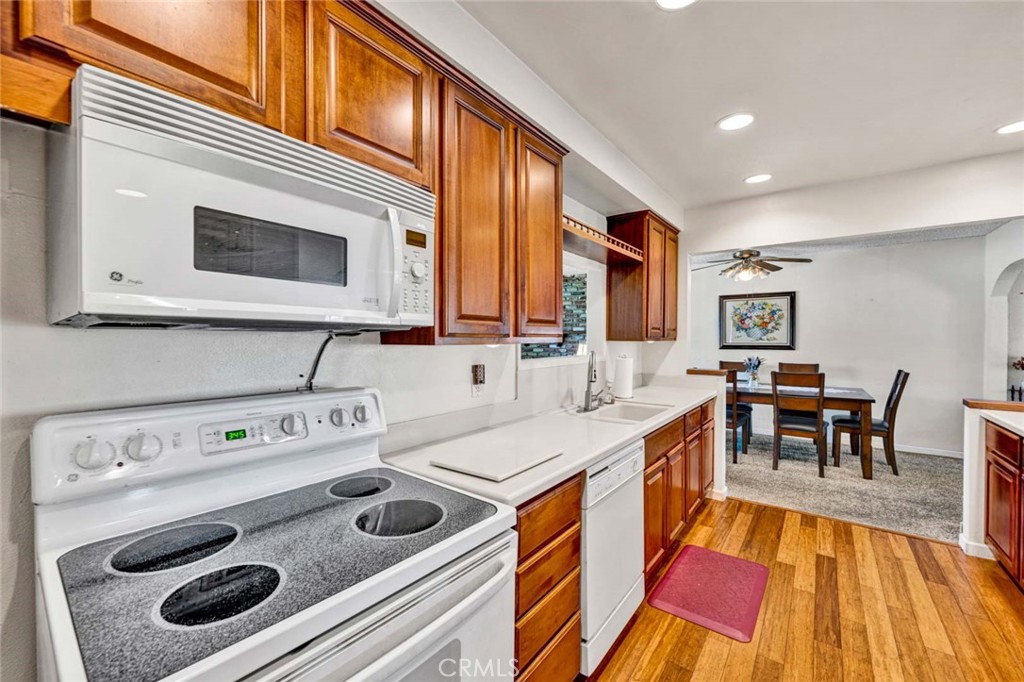 3222 W Sunview