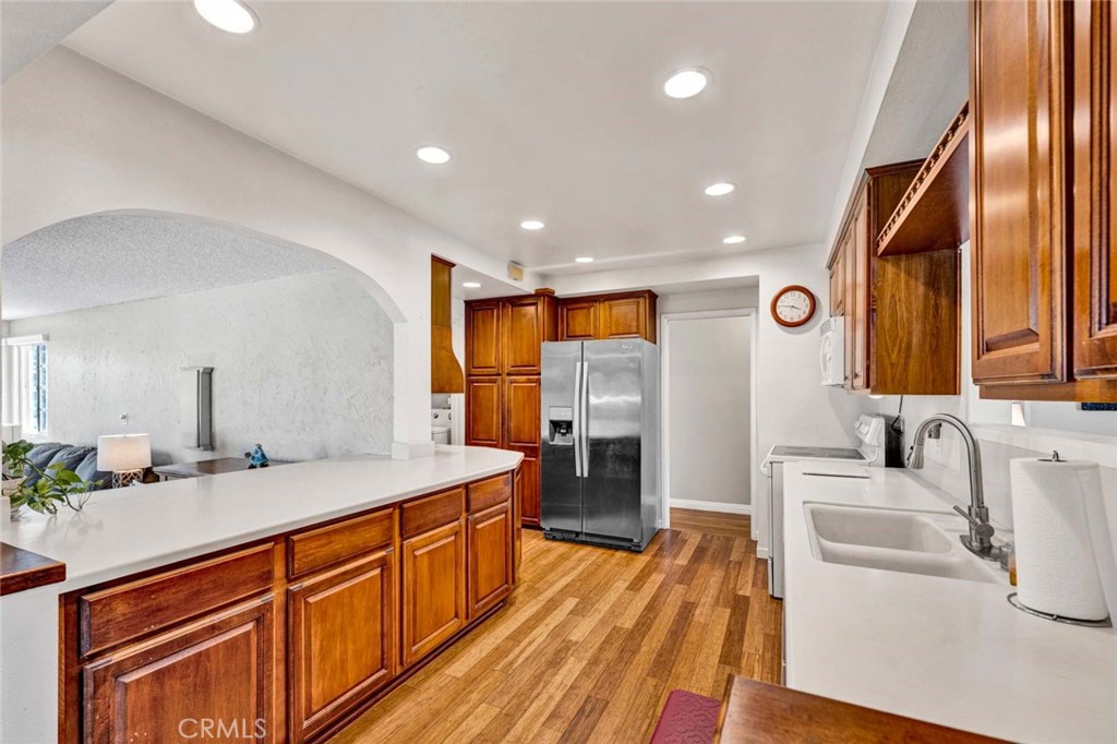 3222 W Sunview