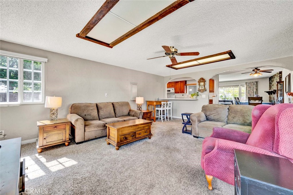 3222 W Sunview