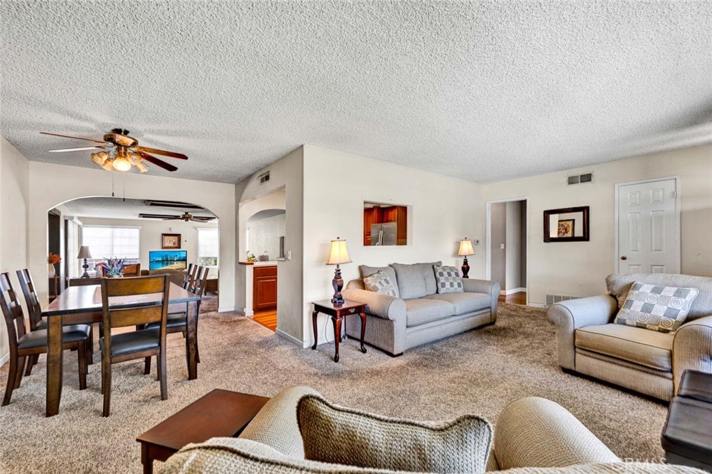3222 W Sunview