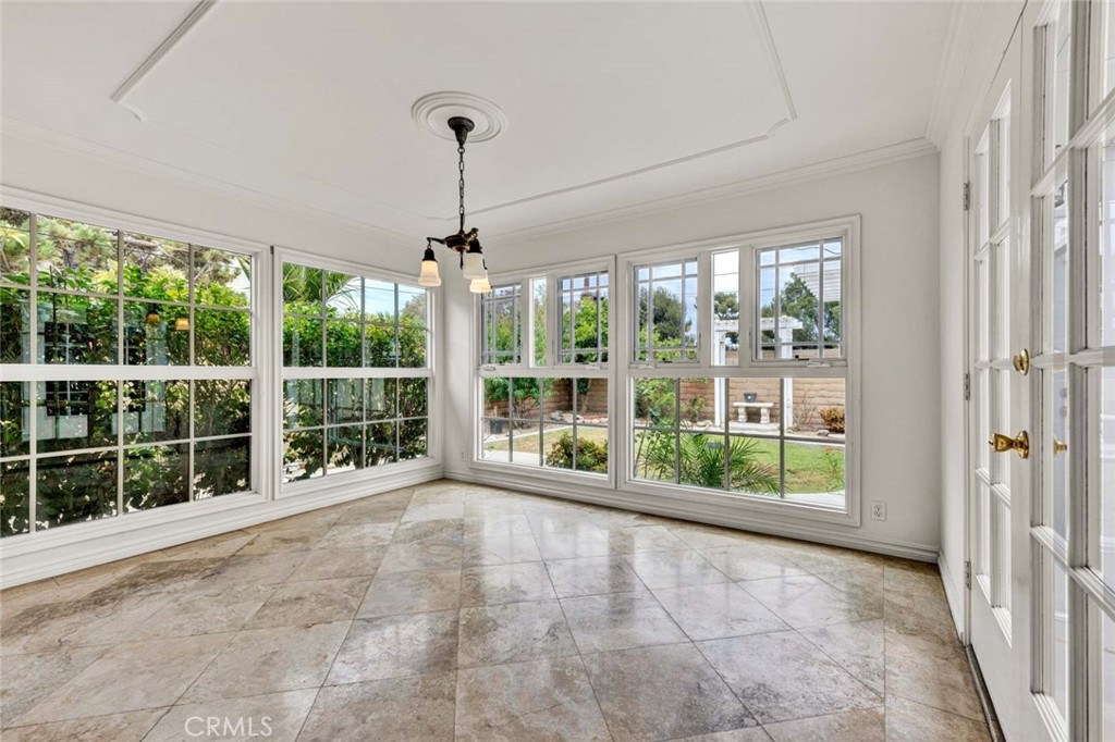 18922 Gregory Lane
