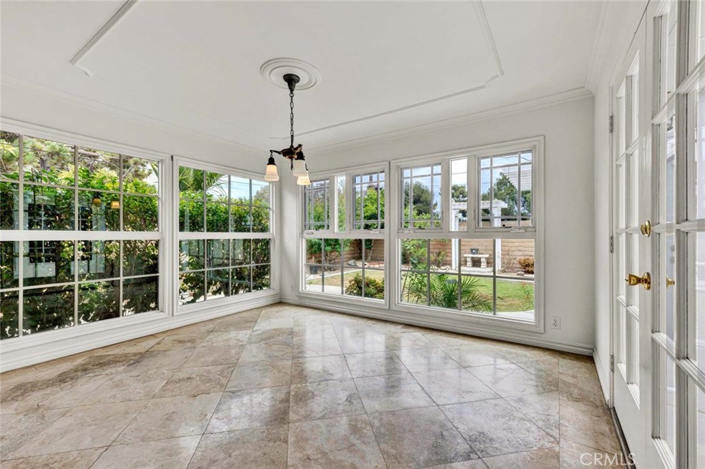 18922 Gregory Lane