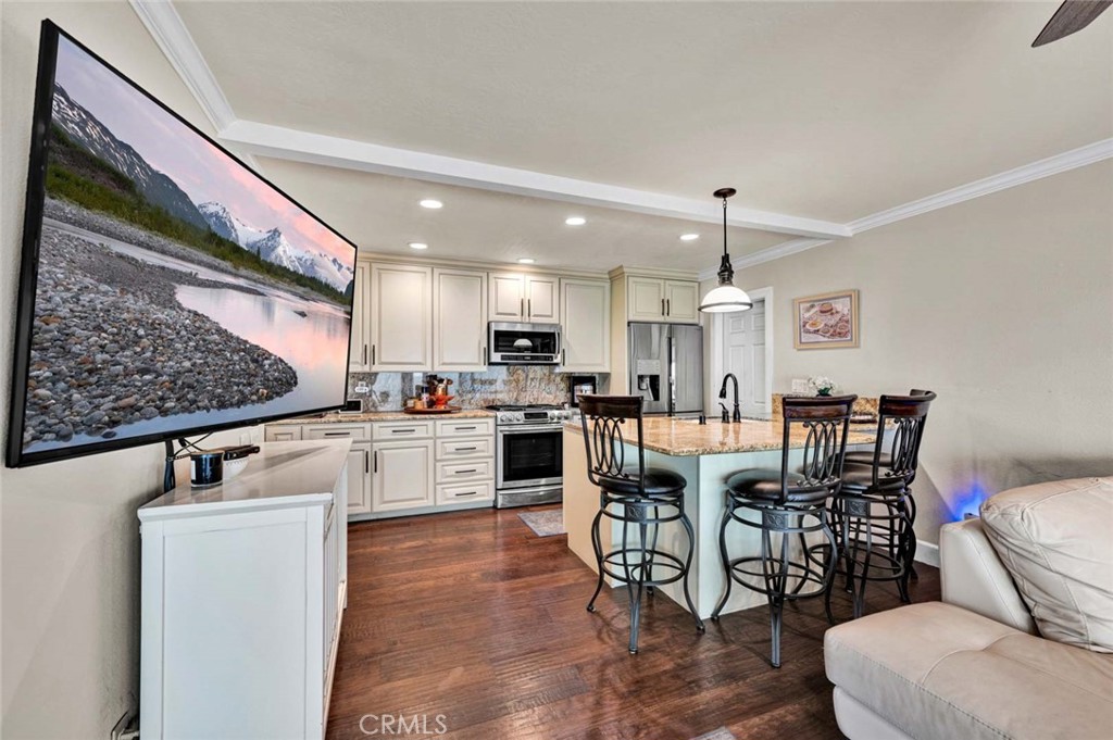 22702 Wood Lake