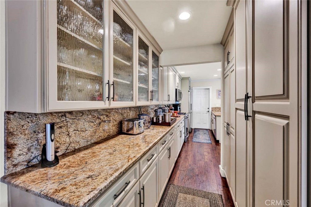 22702 Wood Lake