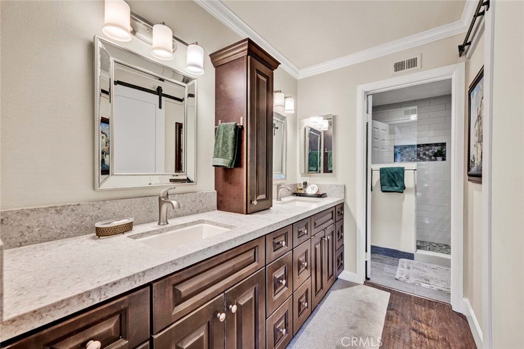 22702 Wood Lake