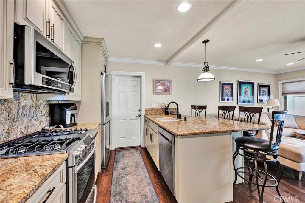 22702 Wood Lake