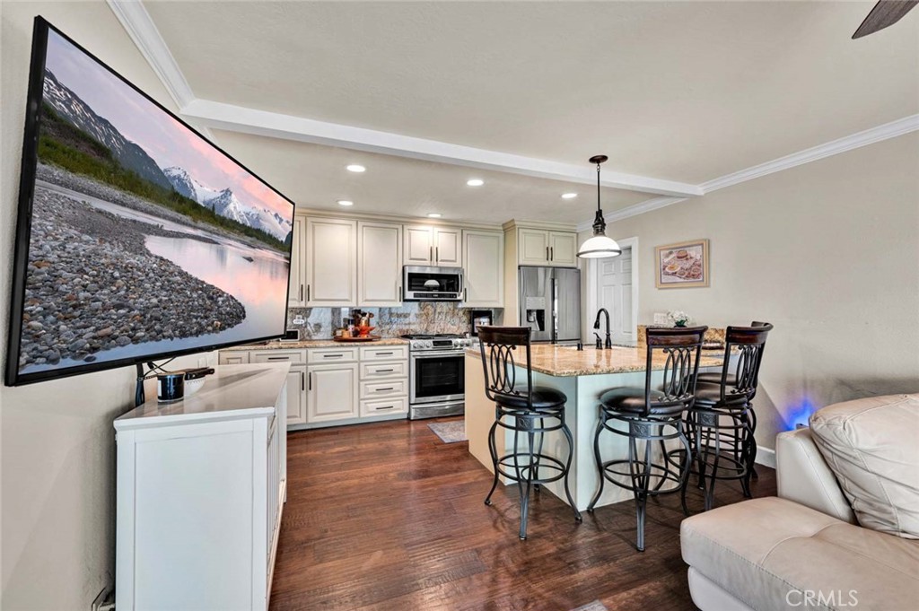 22702 Wood Lake