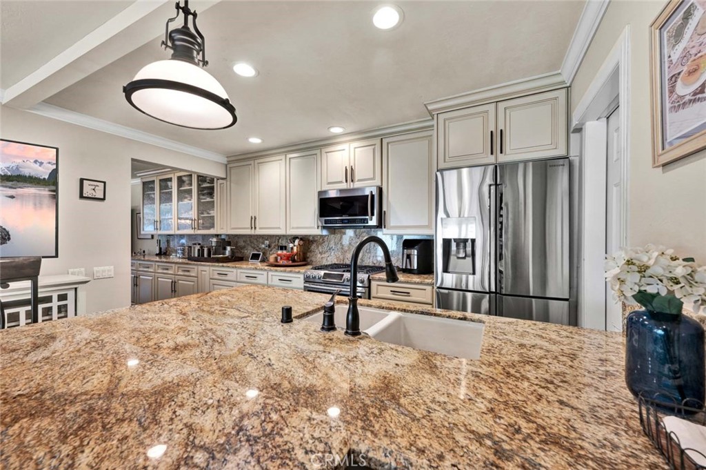 22702 Wood Lake