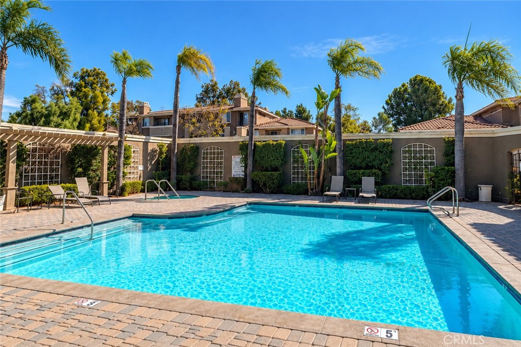 22681 Oakgrove 218