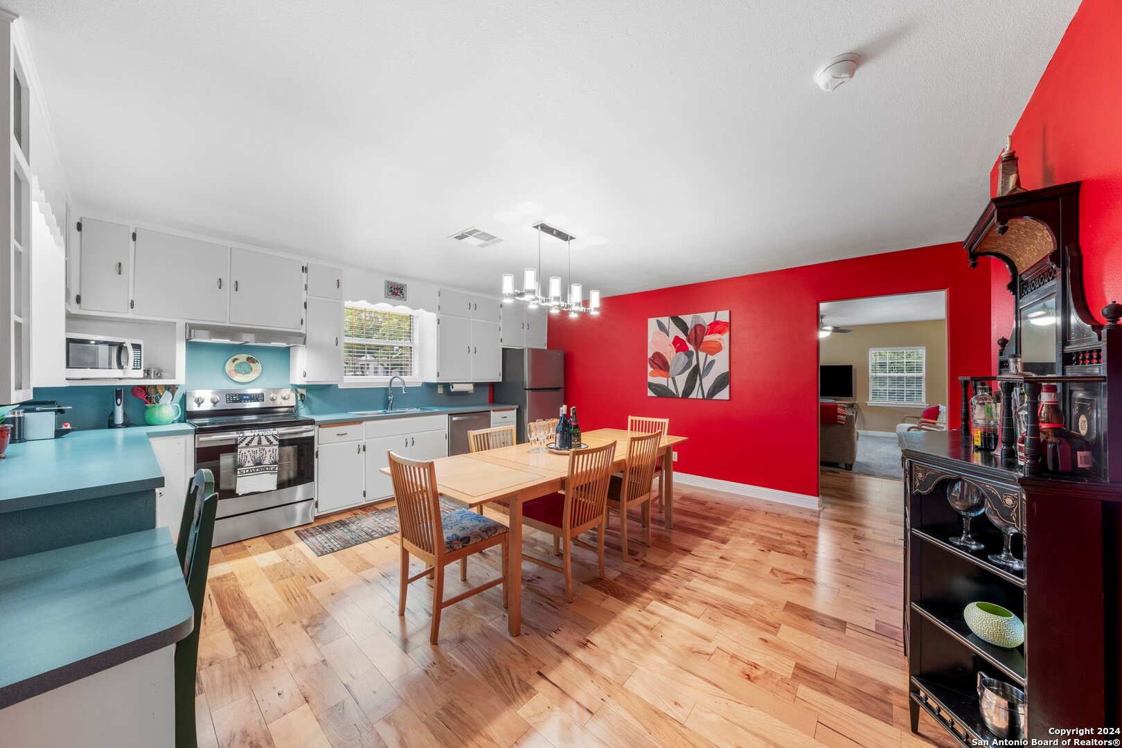405 E Schubert St