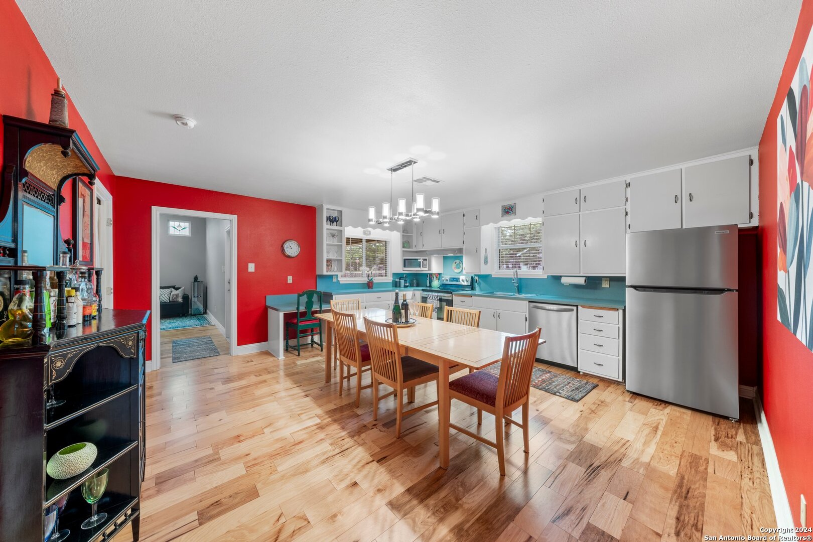 405 E Schubert St