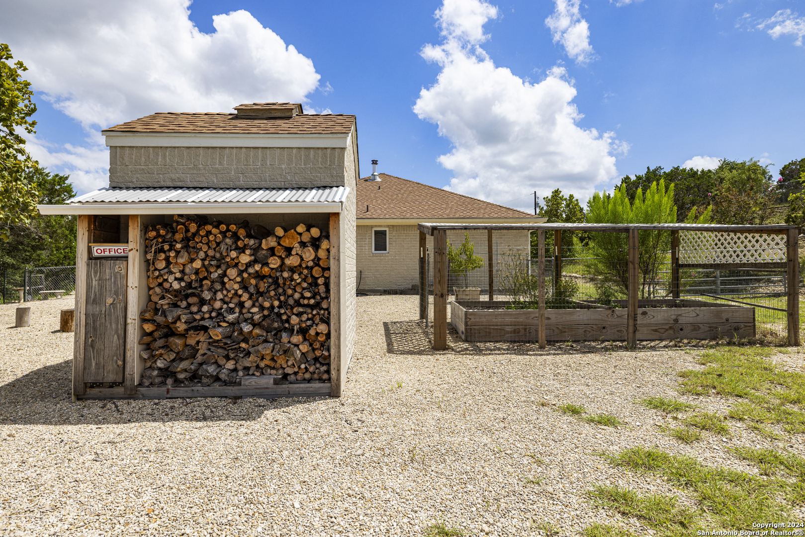 1501 Nixon Lane
