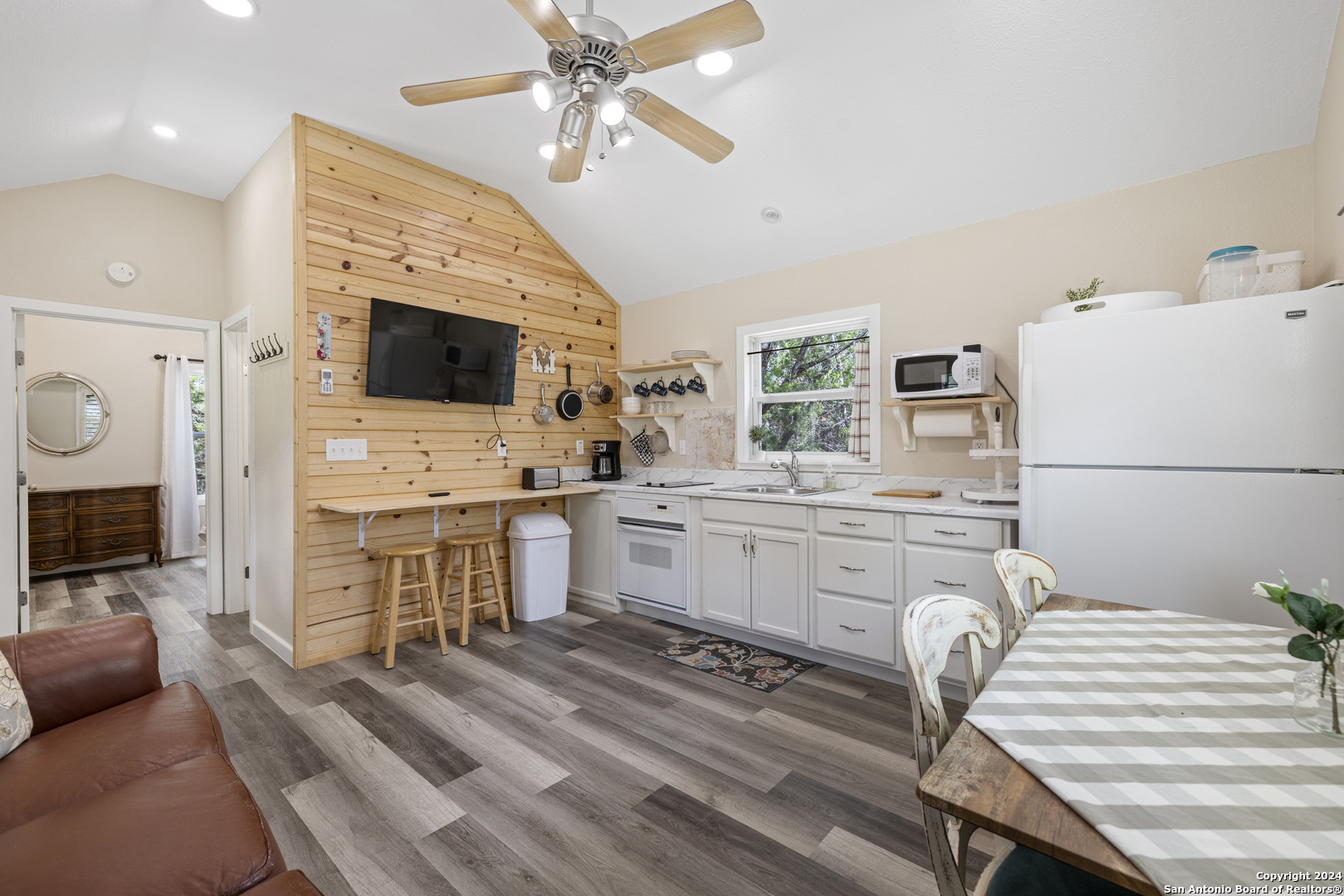 1501 Nixon Lane