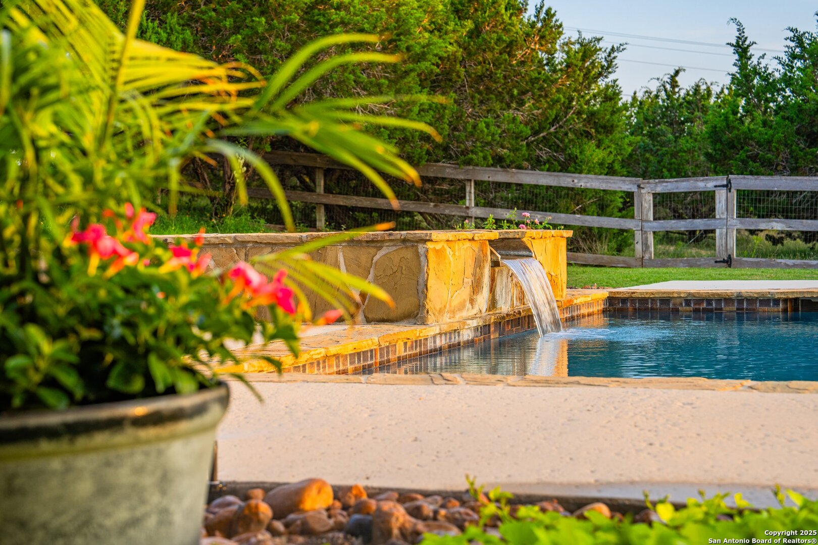 154 Lake View Dr