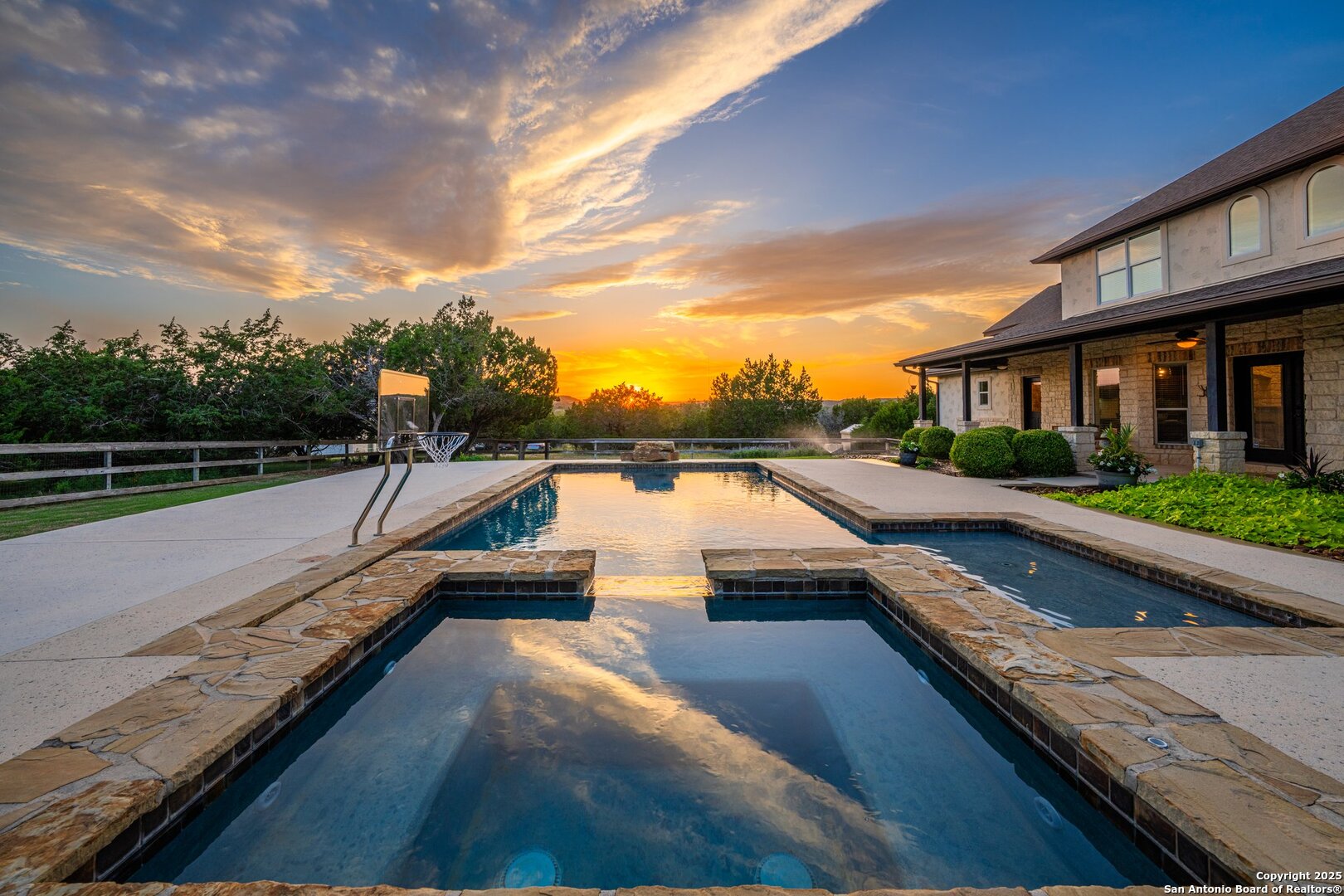 154 Lake View Dr