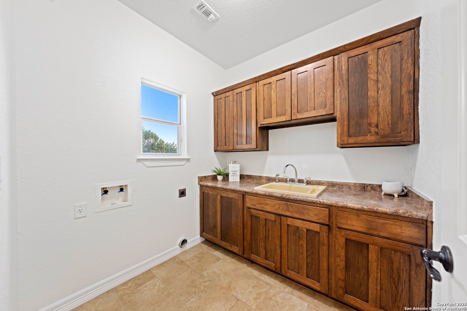 154 Lake View Dr