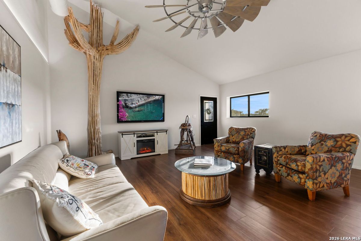 103 Bluffview Cir
