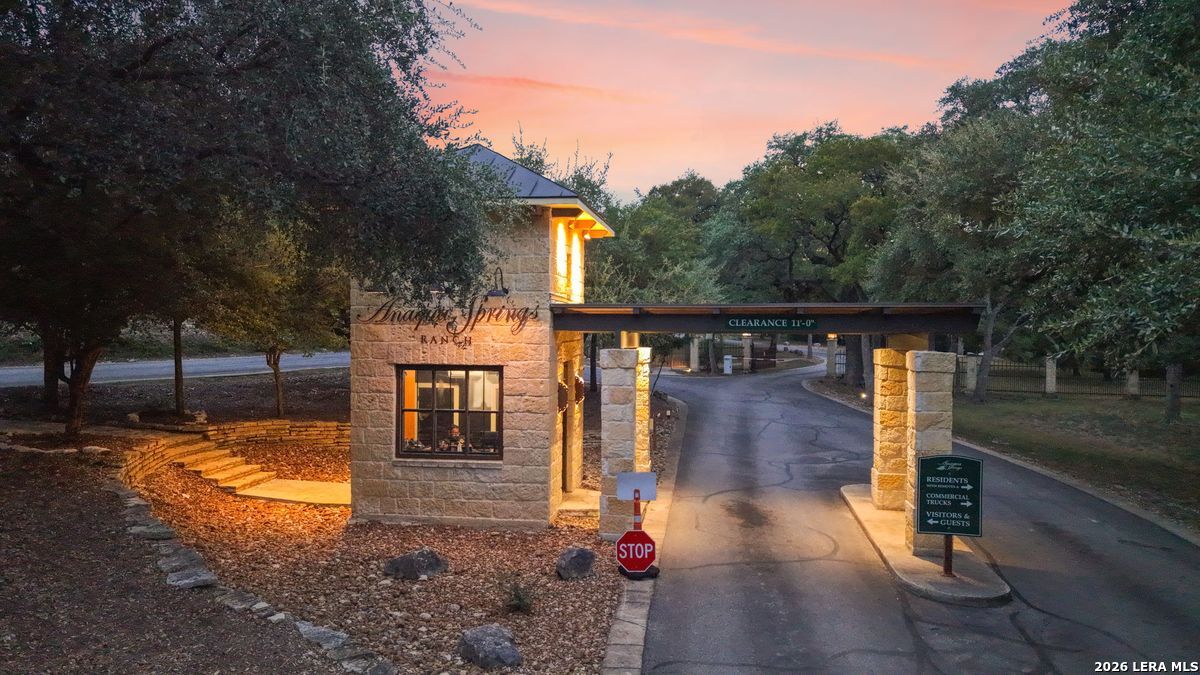 11101 Caliza Bluff