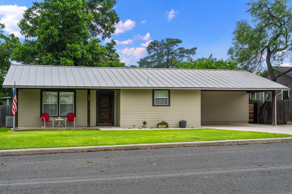 405 E Schubert St