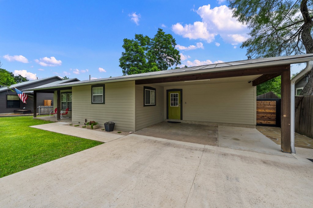 405 E Schubert St