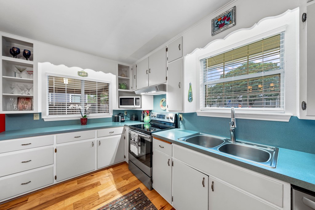 405 E Schubert St