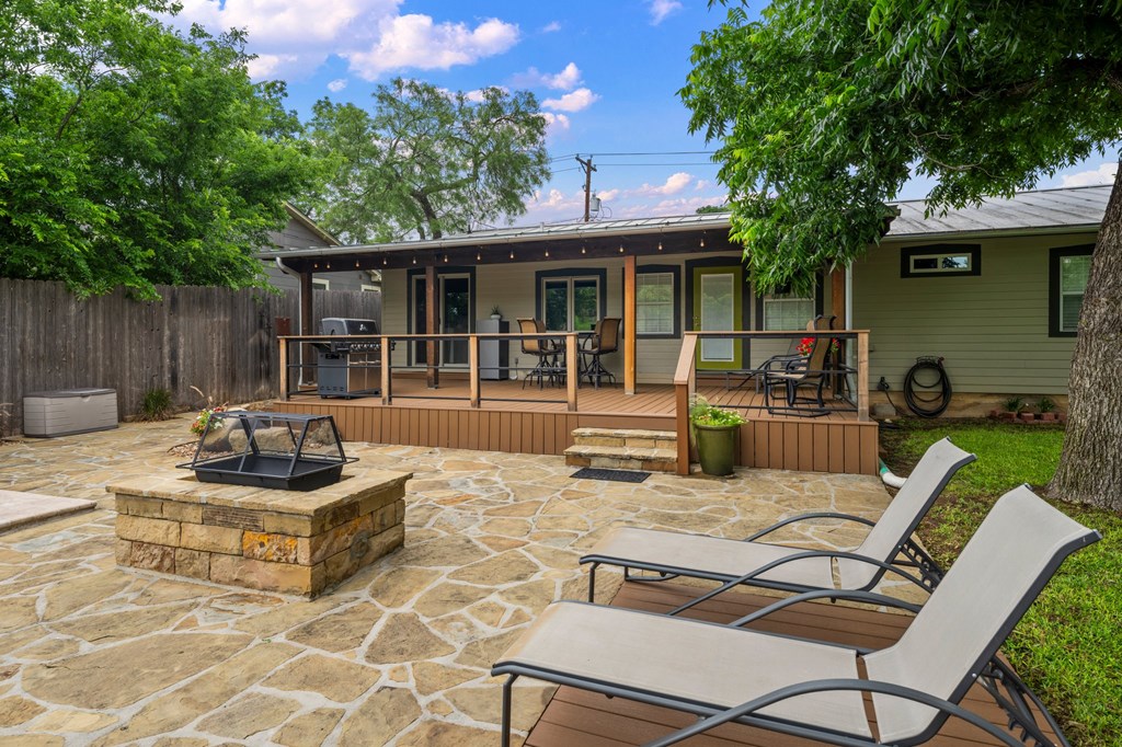 405 E Schubert St