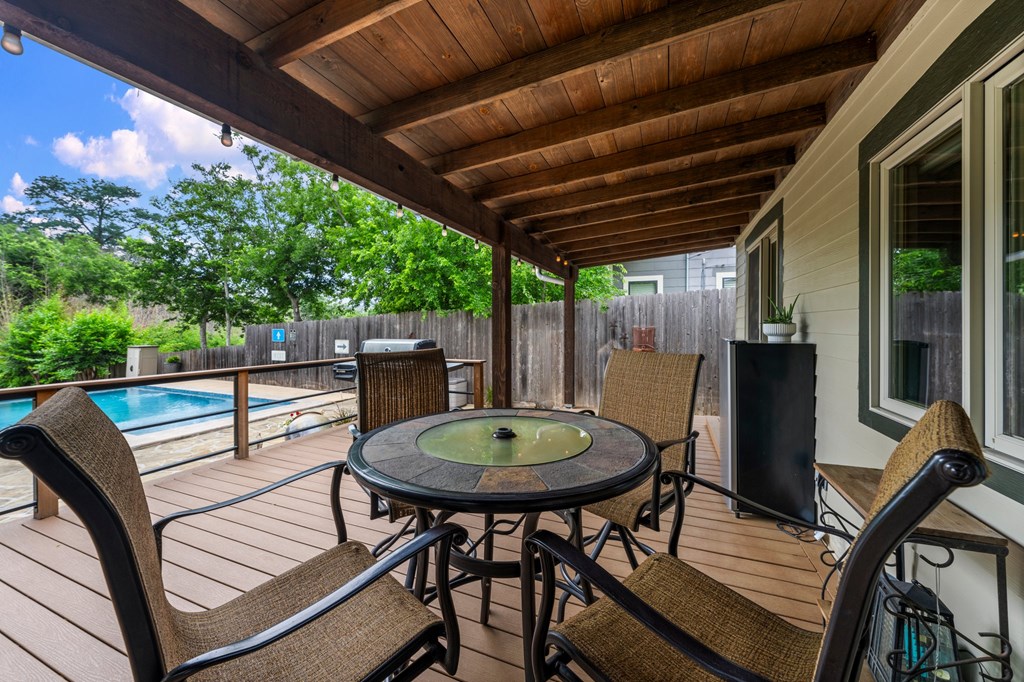 405 E Schubert St