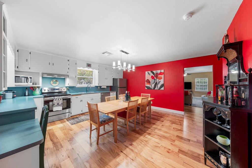 405 E Schubert St