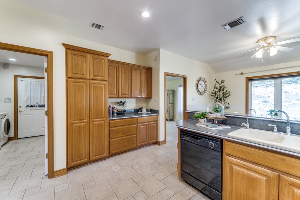 1501 Nixon Lane