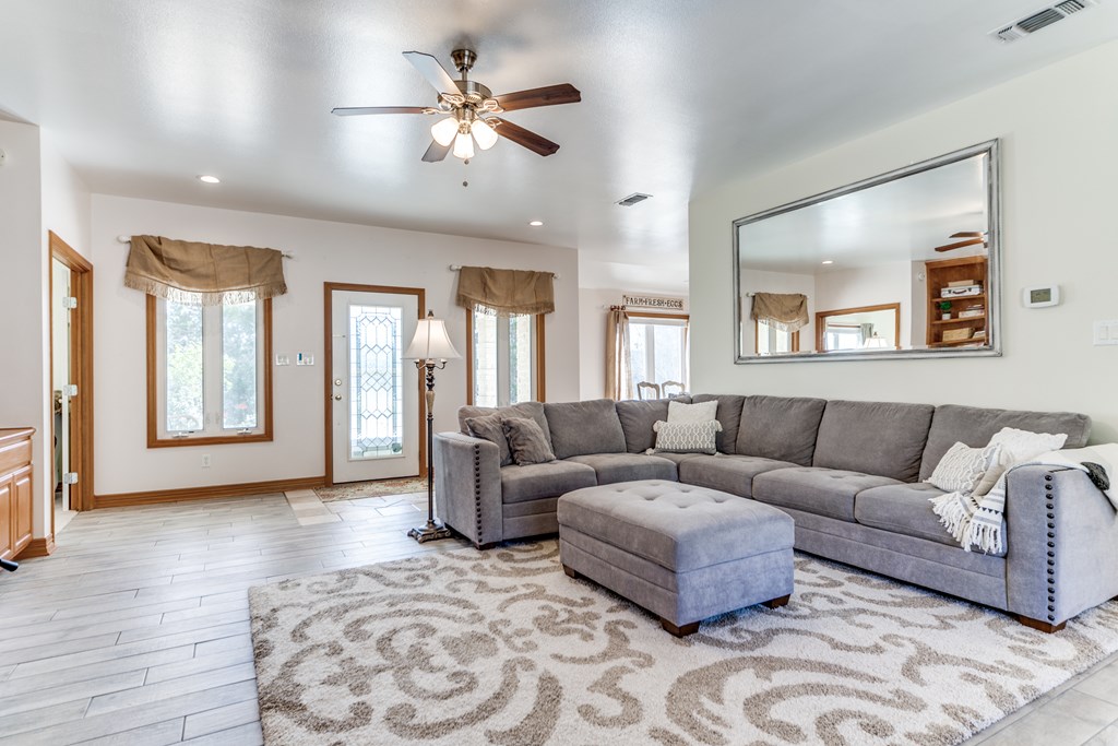 1501 Nixon Lane