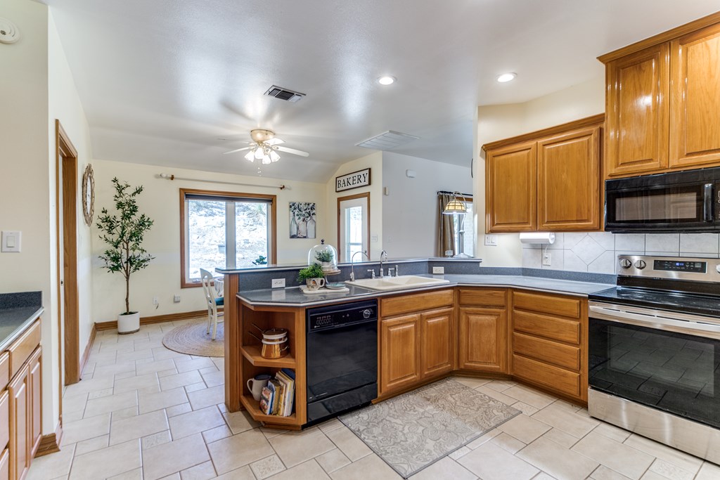 1501 Nixon Lane