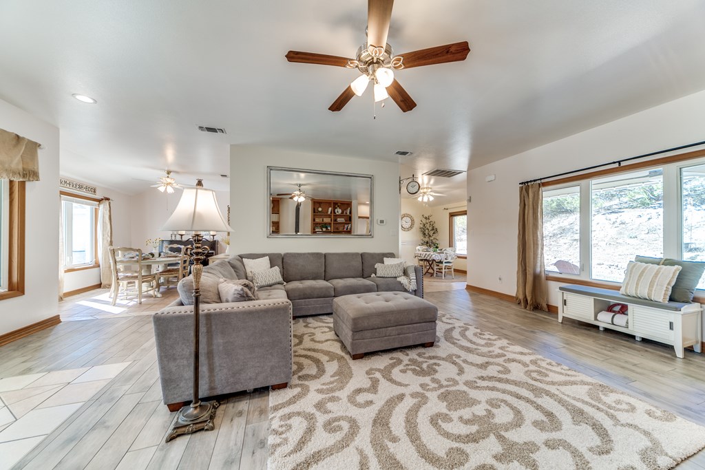 1501 Nixon Lane