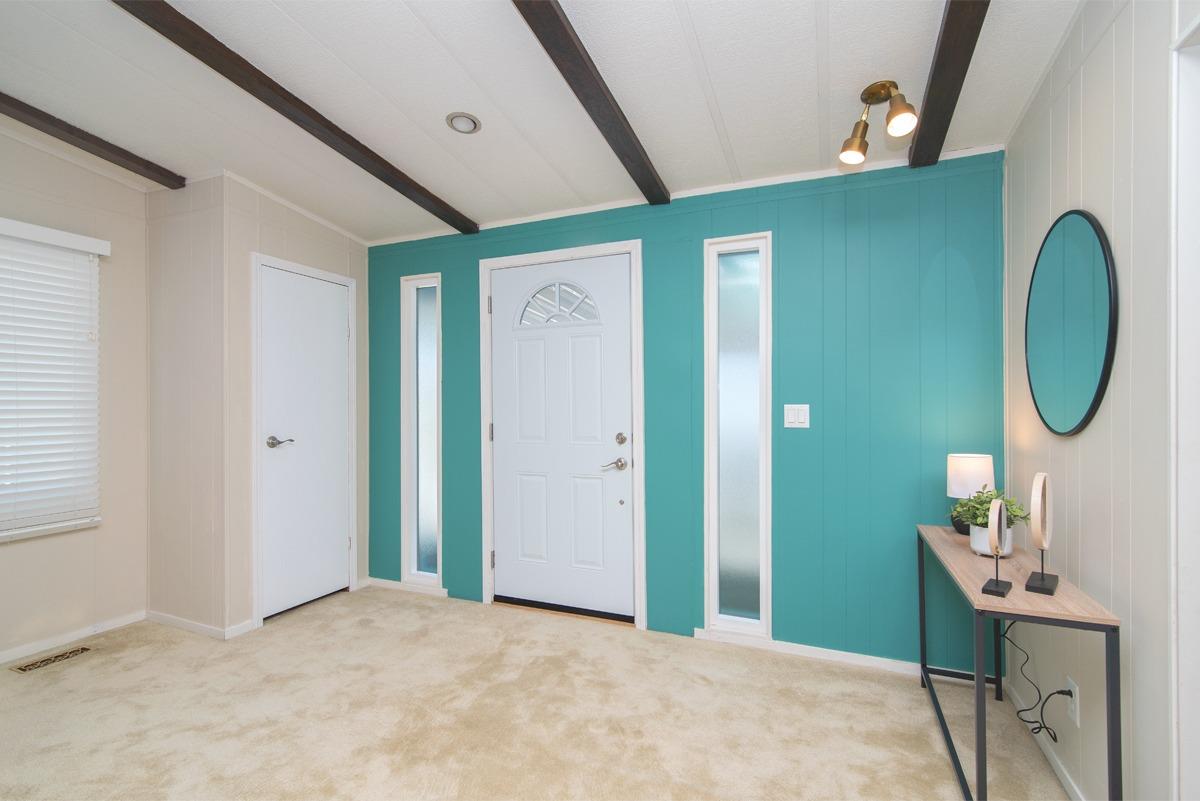 2 Leisureville Circle