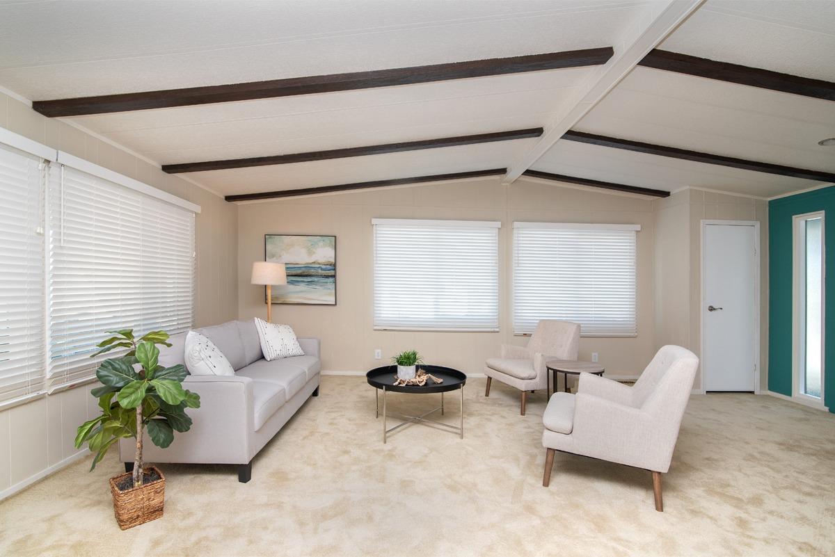 2 Leisureville Circle