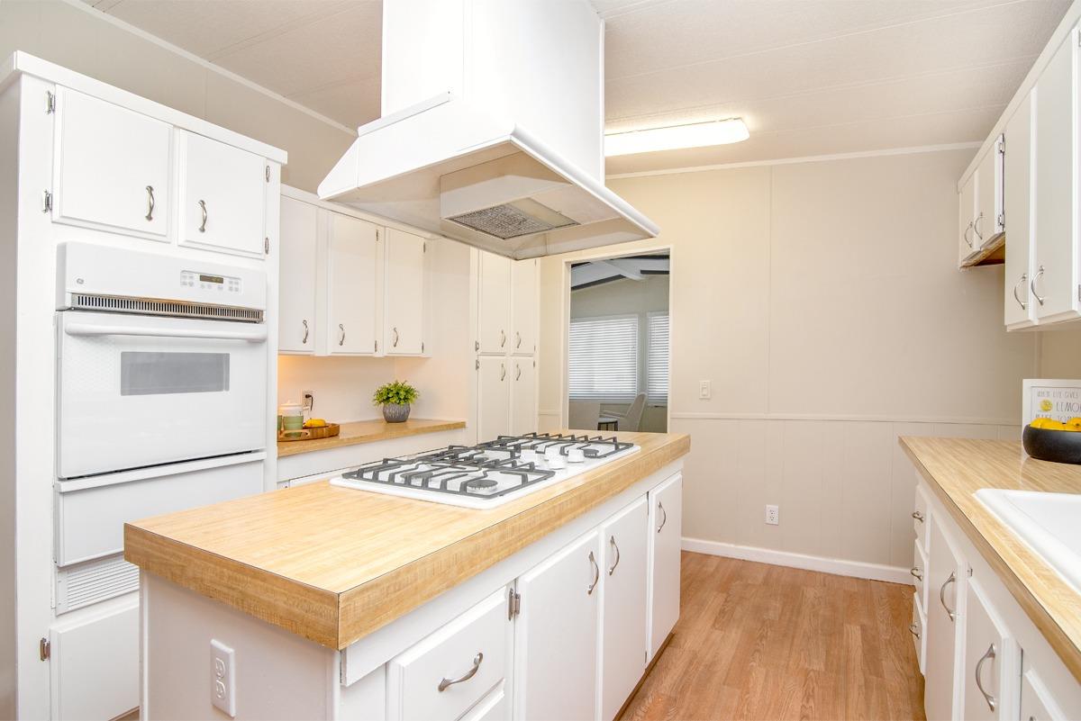 2 Leisureville Circle