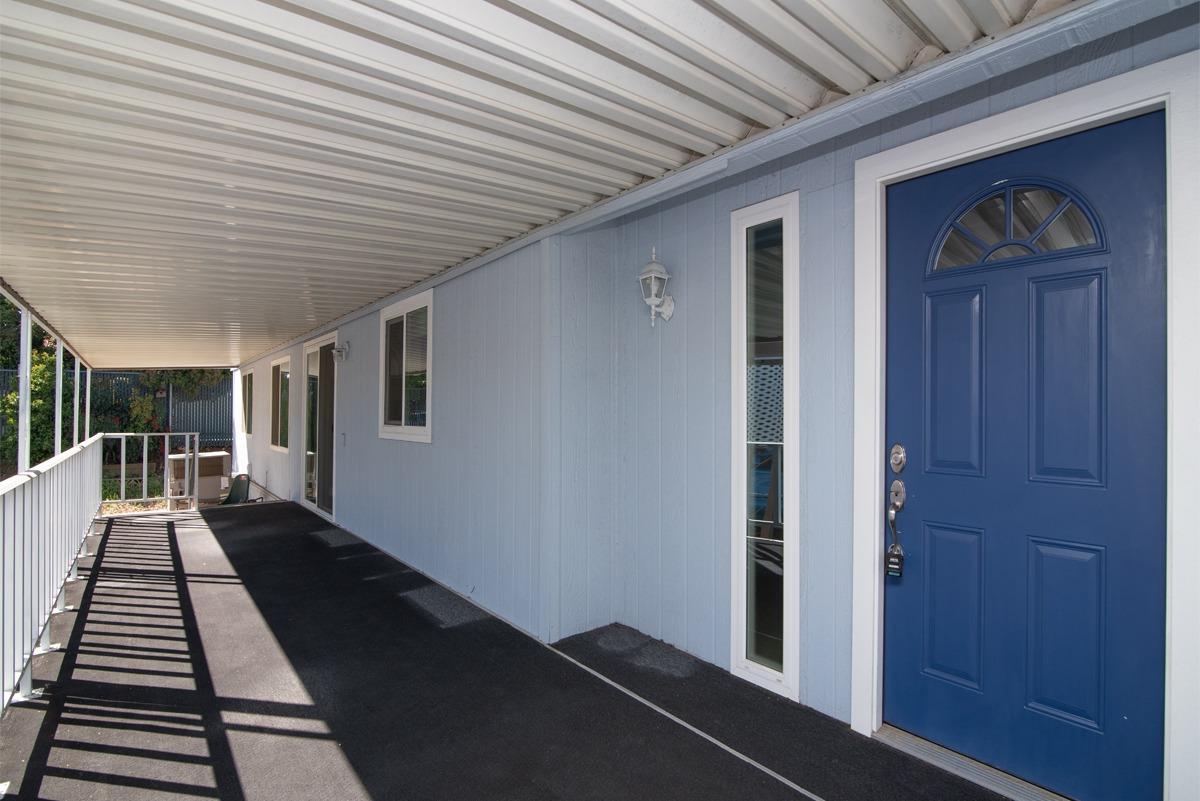 2 Leisureville Circle