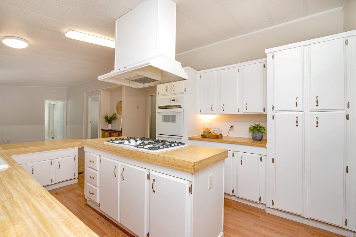 2 Leisureville Circle