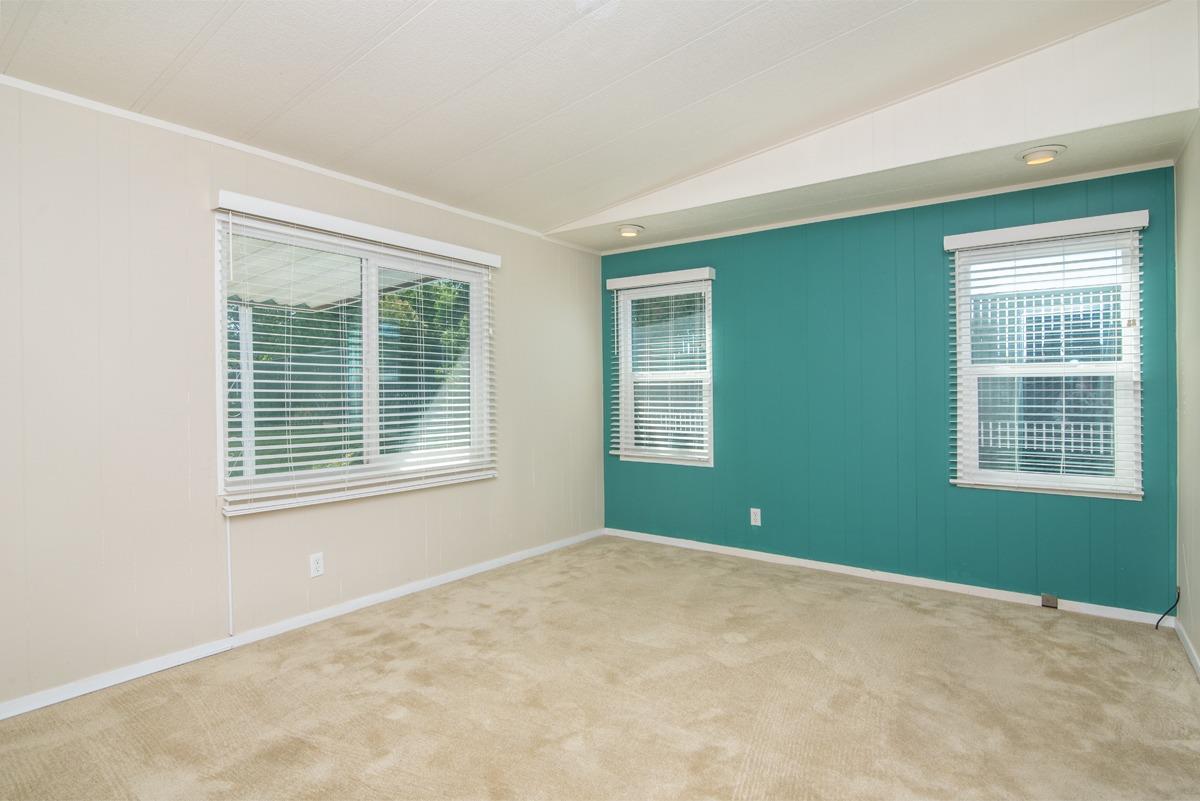 2 Leisureville Circle