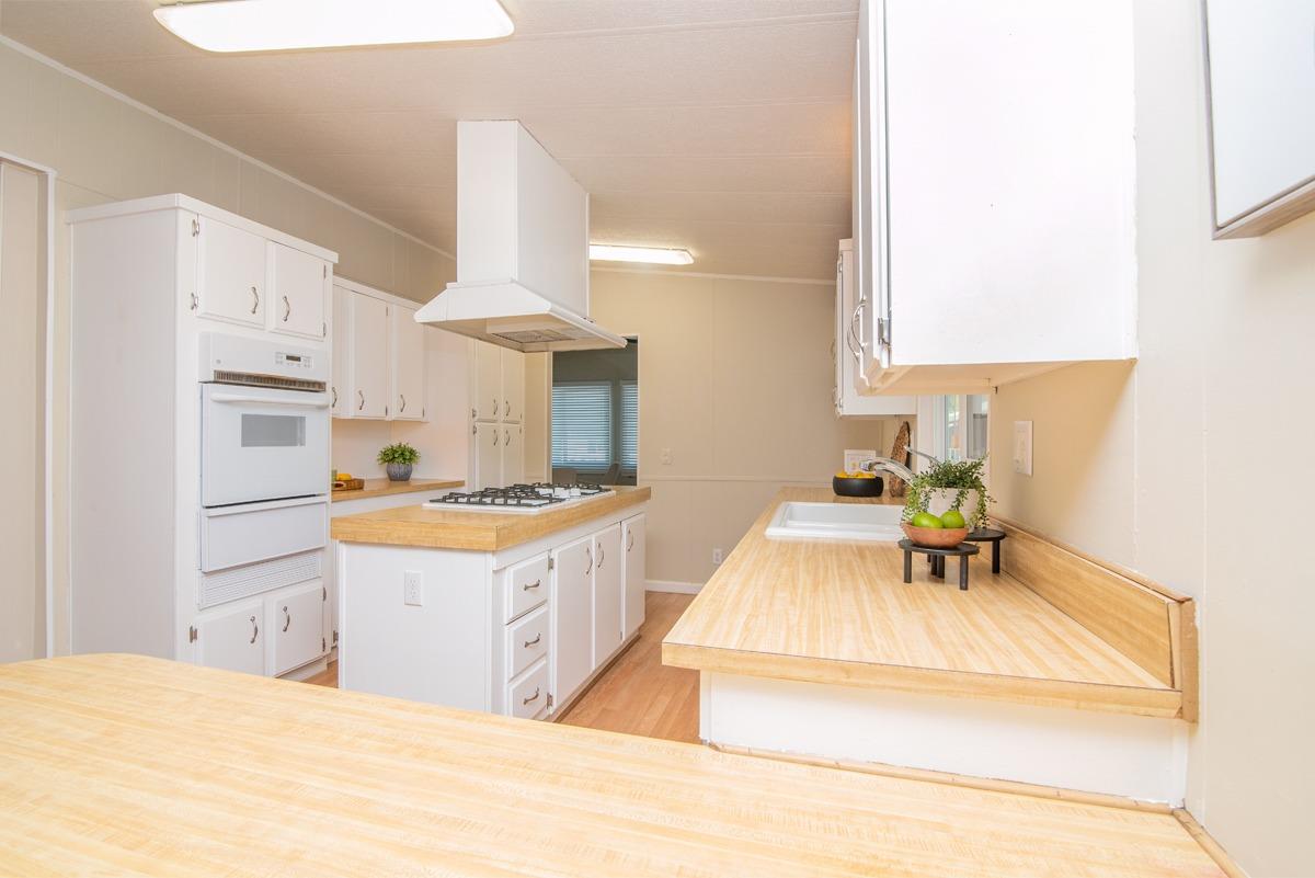 2 Leisureville Circle