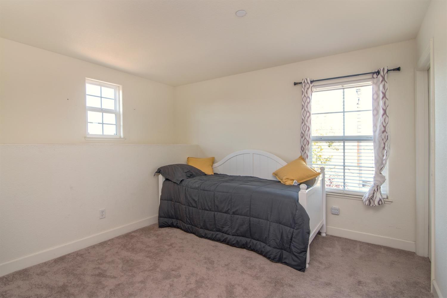 2758 Nicolson Circle