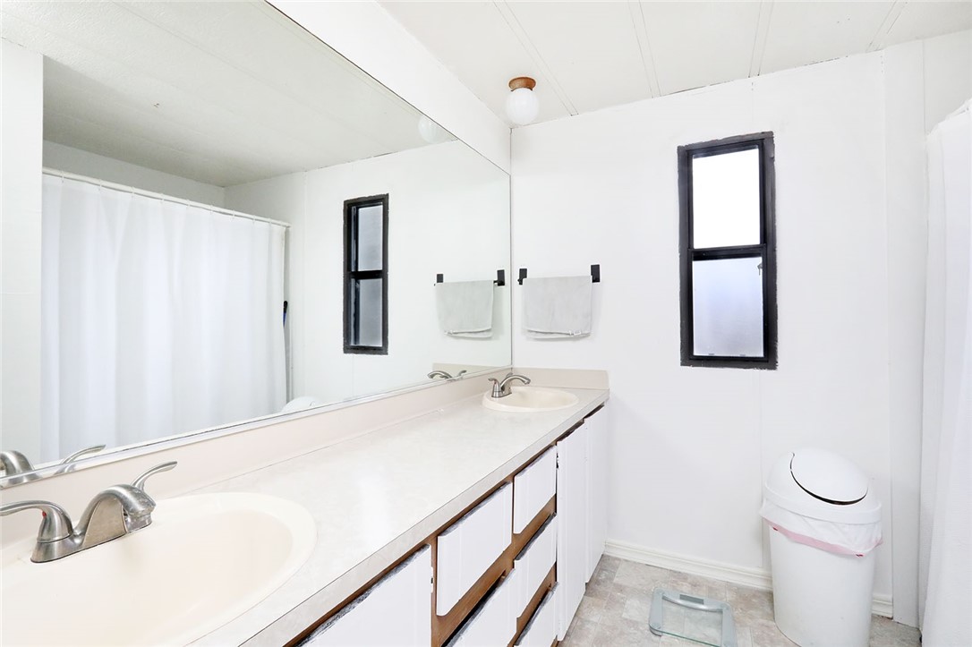 152 W Walnut Street