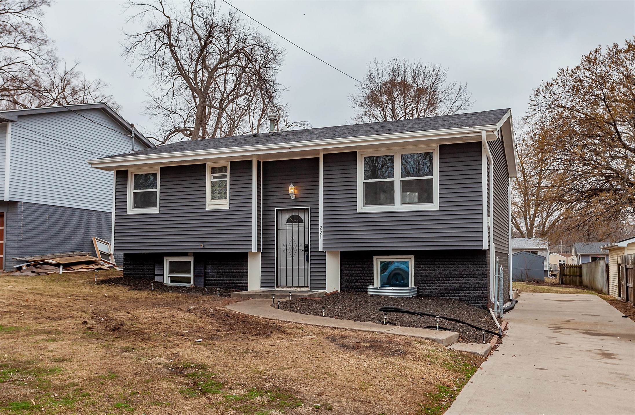 221 E Diehl Avenue