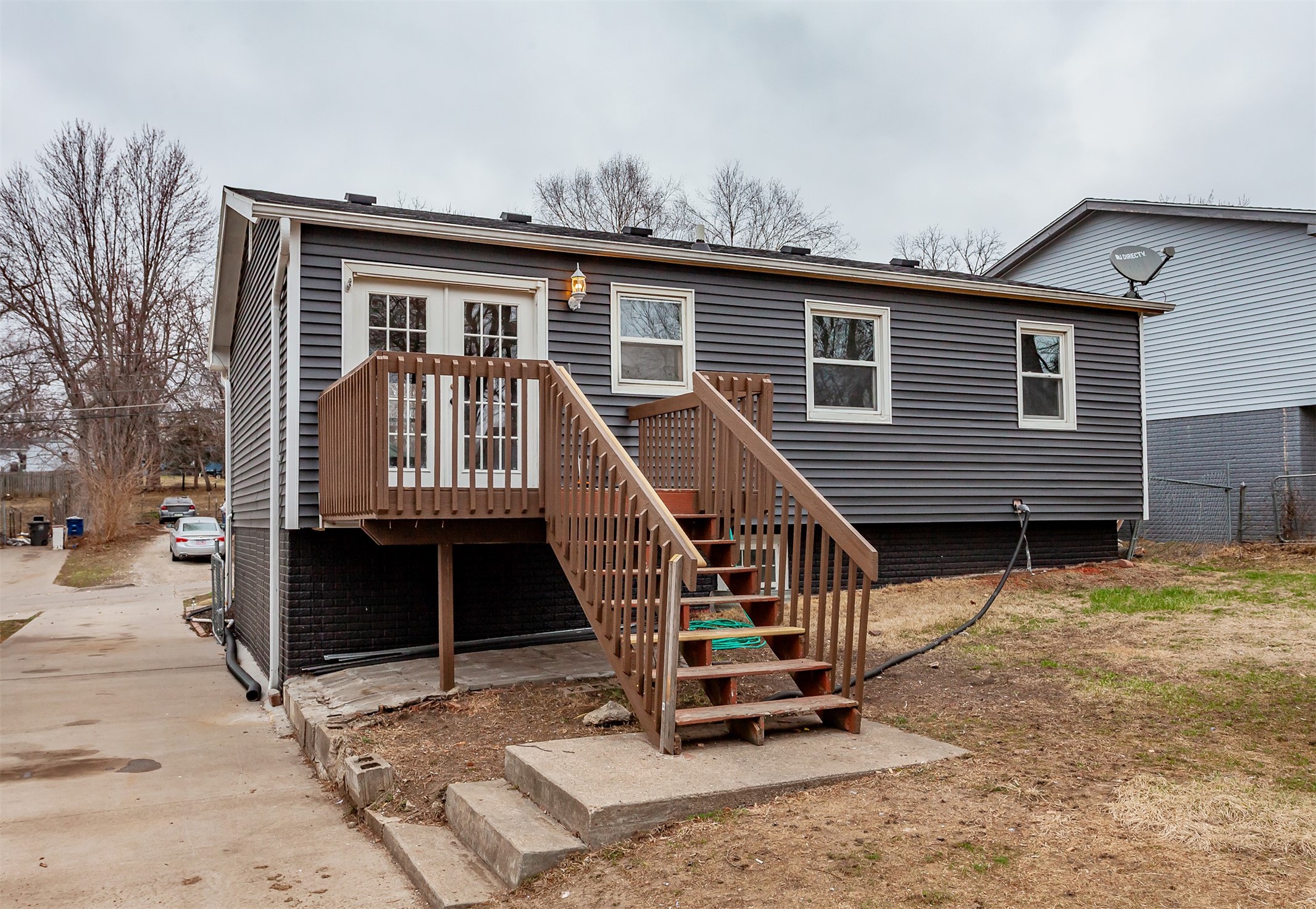 221 E Diehl Avenue