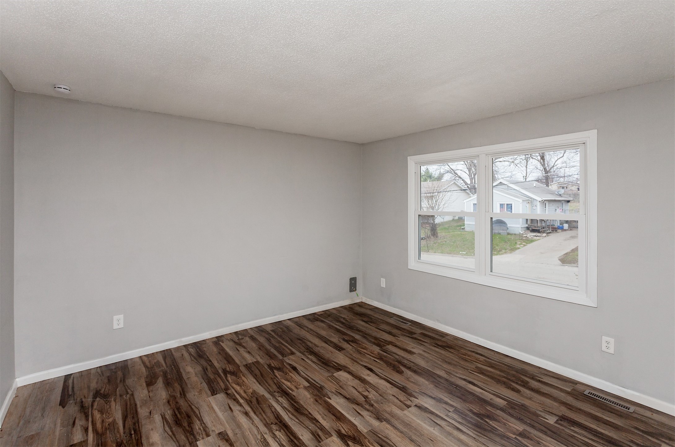 221 E Diehl Avenue