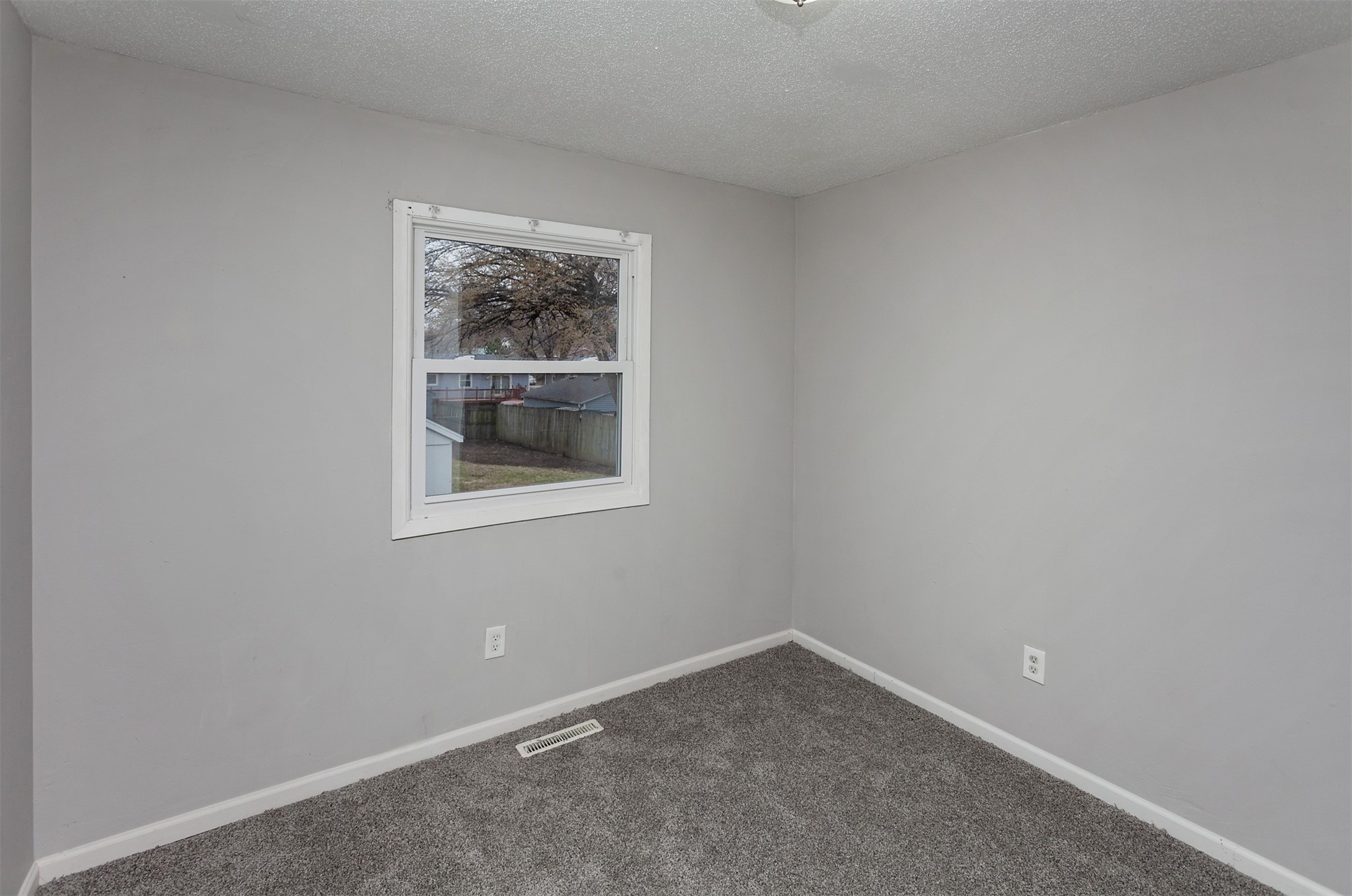 221 E Diehl Avenue