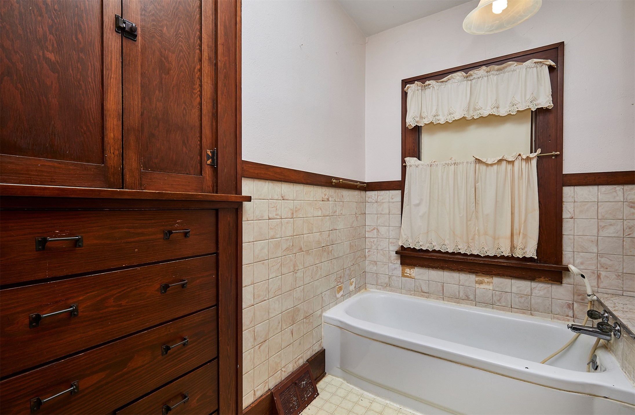 620 Locust Street