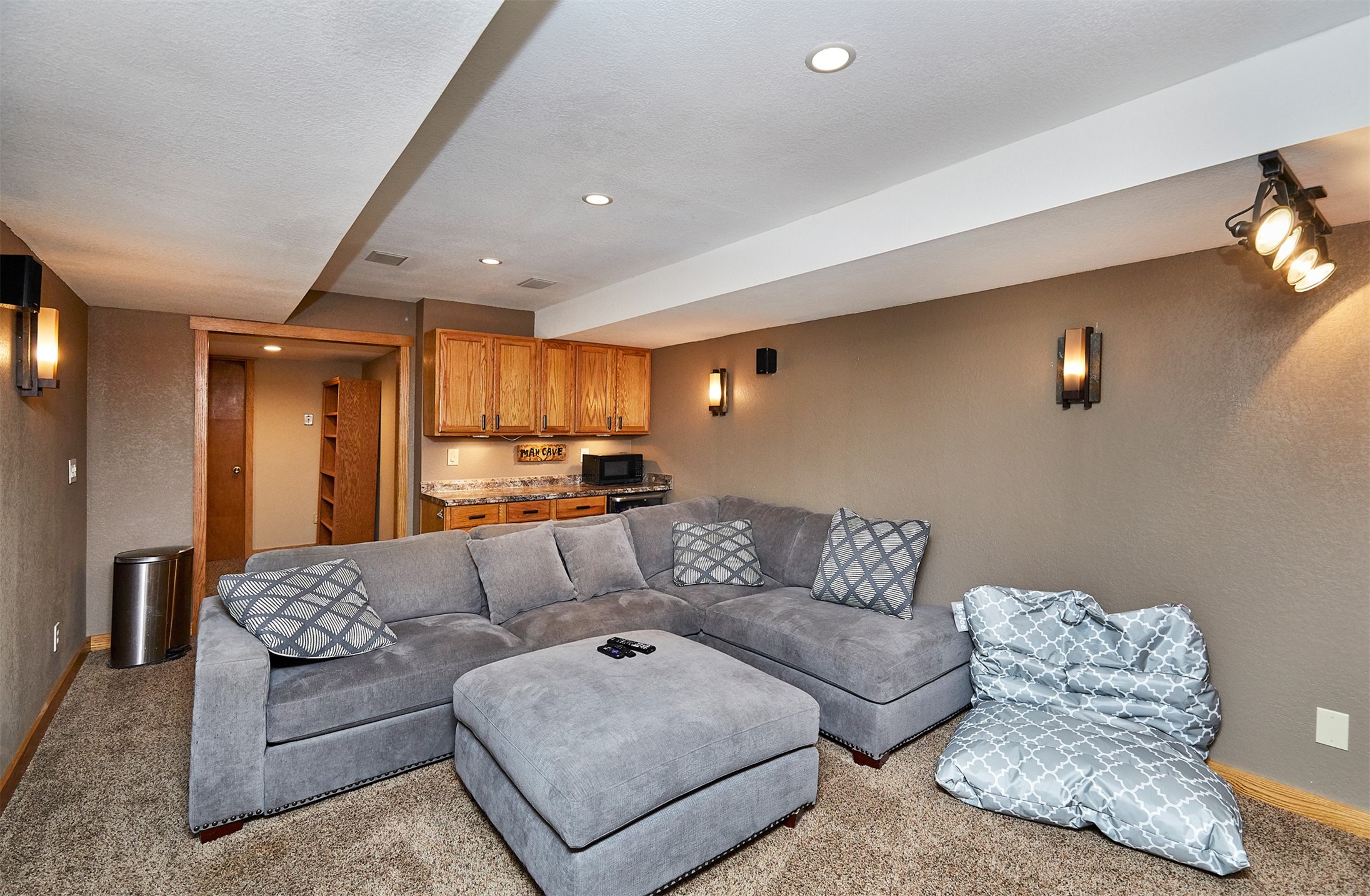 4721 Tamara Lane